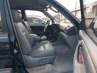 2000 Toyota Land Cruiser z VIN JT3HT05J1Y0081635, wystawiony jako IAAI lot #41938432 z przebiegiem 362 389 mil mil oraz . Historia ofert i sprzedaży dostępna na DreamBid. Obrazek 5.