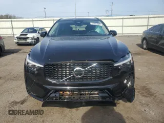 2024 Volvo XC60 Plus Dark Theme z VIN YV4L12RL5R1767754, wystawiony jako Copart lot #55004885 z przebiegiem 13 207 mil mil oraz Szkoda całkowita • Salvage title. Historia ofert i sprzedaży dostępna na DreamBid. Obrazek 5.