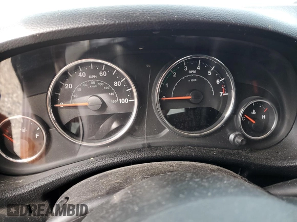 2014 Jeep Wrangler Unlimited Sahara z VIN 1C4BJWEG9EL102336, wystawiony jako Copart lot #55391335 z przebiegiem Nie podano mil oraz Szkoda całkowita • Salvage title. Historia ofert i sprzedaży dostępna na DreamBid. Obrazek 9.