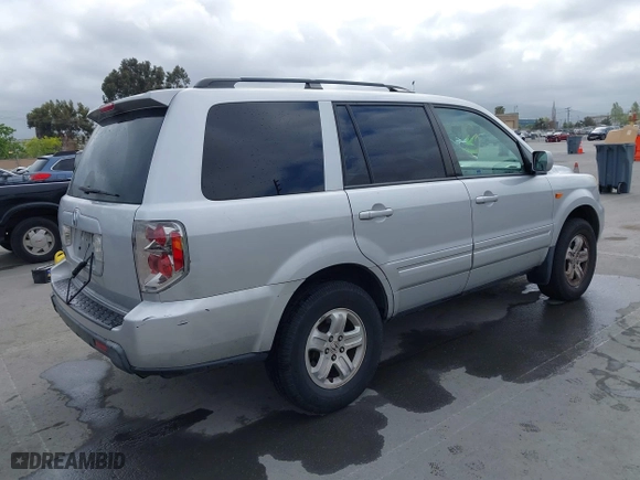 2008 Honda Pilot VP with VIN 5FNYF282X8B025262, listed as a IAAI auction lot 42110604 with 231,980 mi miles. Bid and sale history available at carsss.com. Image 4.