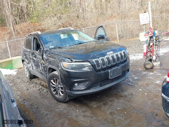 2019 Jeep Cherokee Altitude with VIN 1C4PJMLB0KD319703, listed as a IAAI auction lot 41524781 with 181,625 mi miles. Bid and sale history available at carsss.com. Image 1.