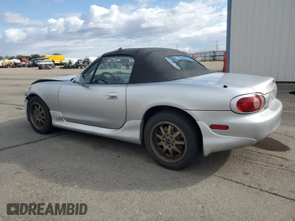 2003 Mazda MX-5 Miata Cloth z VIN JM1NB353X30311086, wystawiony jako Copart lot #57685445 z przebiegiem 141 634 mil mil oraz Szkoda całkowita • Salvage title. Historia ofert i sprzedaży dostępna na DreamBid. Obrazek 2.