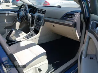 2017 Volkswagen Golf S z VIN 3VW217AU9HM019247, wystawiony jako IAAI lot #42213525 z przebiegiem 79 813 mil mil oraz . Historia ofert i sprzedaży dostępna na DreamBid. Obrazek 5.