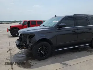 2022 Ford Expedition Max XLT z VIN 1FMJK1HT8NEA62920, wystawiony jako Copart lot #57080095 z przebiegiem 25 632 mil mil oraz Szkoda całkowita • Salvage title. Historia ofert i sprzedaży dostępna na DreamBid. Obrazek 14.