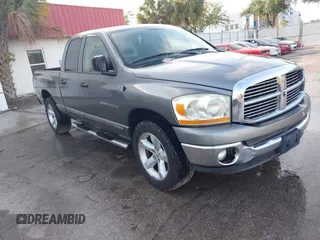 2006 Dodge 1500 SLT z VIN 1D7HA18N66S669348, wystawiony jako IAAI lot #42082358 z przebiegiem 113 325 mil mil oraz . Historia ofert i sprzedaży dostępna na DreamBid. Obrazek 1.