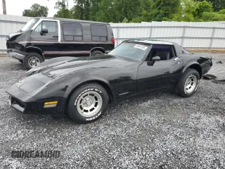 1981 Chevrolet Corvette z VIN 1G1AY8763BS401984, wystawiony jako Copart lot #58464195 z przebiegiem 33 180 mil mil oraz Tytuł czysty. Historia ofert i sprzedaży dostępna na DreamBid. Obrazek 1.