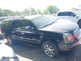 2008 GMC Yukon XL Denali with VIN 1GKFK66888J141543, listed as a IAAI auction lot 41998054 with 253,957 mi miles. Bid and sale history available at carsss.com. Image 13.