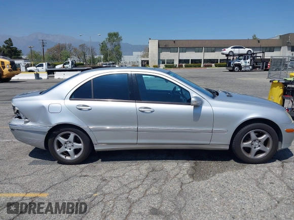 2001 Mercedes-Benz C 230/260/280/320 with VIN WDBRF61J41F104908, listed as a IAAI auction lot 42003924 with Not Provided miles and . Bid and sale history available at DreamBid. Image 13.