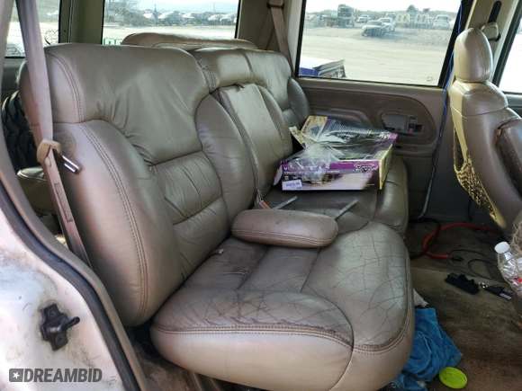 1998 Chevrolet Tahoe with VIN 1GNEK13R6WJ301110, listed as a Copart auction lot 82250854 with 260,109 mi miles and Clean Title. Bid and sale history available at carsss.com. Image 11.