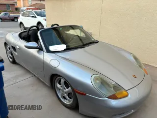1998 Porsche Boxster z VIN WP0CA2987WU620909, wystawiony jako Copart lot #55939995 z przebiegiem 95 458 mil mil oraz Czysty tytuł • Clean title. Historia ofert i sprzedaży dostępna na DreamBid. Obrazek 1.