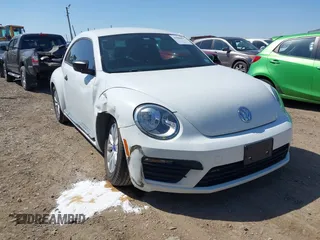 2018 Volkswagen Beetle S z VIN 3VWFD7AT4JM715004, wystawiony jako IAAI lot #41986453 z przebiegiem 76 130 mil mil oraz . Historia ofert i sprzedaży dostępna na DreamBid. Obrazek 1.