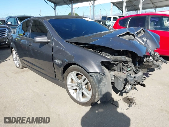 2008 Pontiac G8 z VIN 6G2ER57798L988697, wystawiony jako IAAI lot #41690384 z przebiegiem 166 798 mil mil oraz . Historia ofert i sprzedaży dostępna na DreamBid. Obrazek 1.