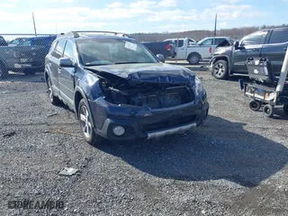 2014 Subaru Outback 3.6R Limited with VIN 4S4BRDPC7E2281601, listed as a IAAI auction lot 41632389 with 99,057 mi miles. Bid and sale history available at carsss.com. Image 1.