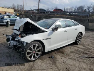 2019 Jaguar XJ with VIN SAJWJ1CD5K8W19663, listed as a Copart auction lot 51071665 with 28,468 mi miles and Salvage Title. Bid and sale history available at carsss.com. Image 1.