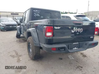2023 Jeep Gladiator Overland z VIN 1C6HJTFG2PL523686, wystawiony jako IAAI lot #42134627 z przebiegiem 33 575 mil mil oraz . Historia ofert i sprzedaży dostępna na DreamBid. Obrazek 3.
