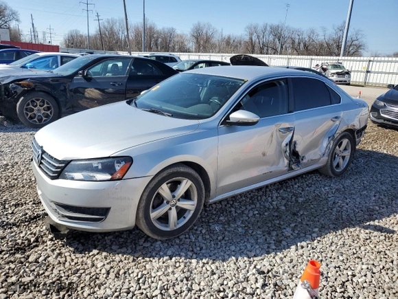 2012 Volkswagen Passat SE with VIN 1VWBP7A34CC045562, listed as a Copart auction lot 48710615 with 165,492 mi miles and Salvage Title. Bid and sale history available at carsss.com. Image 1.