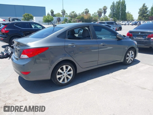 2013 Hyundai Accent GLS z VIN KMHCU4AE9DU427450, wystawiony jako IAAI lot #42415750 z przebiegiem 105 890 mil mil oraz . Historia ofert i sprzedaży dostępna na DreamBid. Obrazek 4.