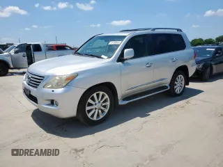 2010 Lexus LX 570 z VIN JTJHY7AX1A4035427, wystawiony jako Copart lot #61180645 z przebiegiem 330 834 mil mil oraz Czysty tytuł • Clean title. Historia ofert i sprzedaży dostępna na DreamBid. Obrazek 1.