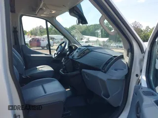 2019 Ford Transit с VIN 1FTYR3XM9KKA40085, выставлен на аукционе IAAI как лот 42704912 с пробегом 202 983 миль миль и . История ставок и продаж доступна на DreamBid. Изображение 5.