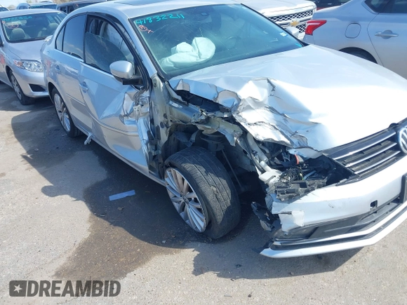2016 Volkswagen Jetta Sedan 1.8T SEL with VIN 3VWL07AJ0GM330058, listed as a IAAI auction lot 41832211 with 1 mi miles. Bid and sale history available at carsss.com. Image 6.