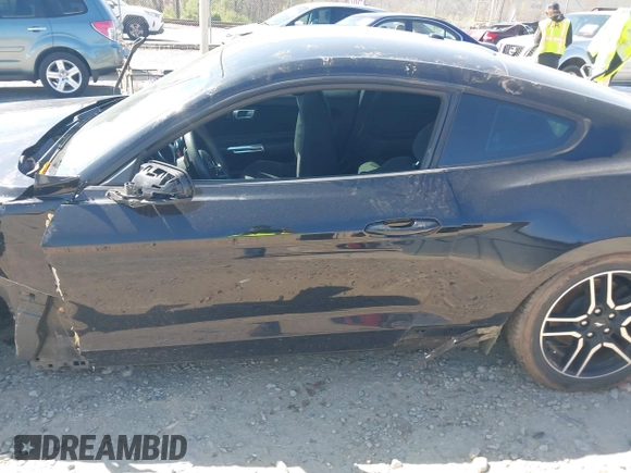 2019 Ford Mustang EcoBoost с VIN 1FA6P8TH5K5185938, выставлен на аукционе IAAI как лот 41999077 с пробегом 99 254 миль миль и . История ставок и продаж доступна на DreamBid. Изображение 15.