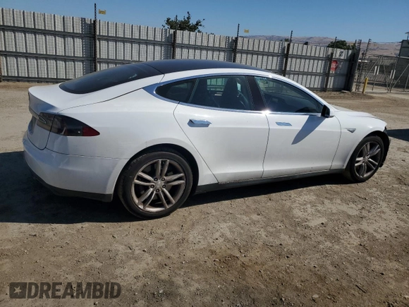 2013 Tesla Model S with VIN 5YJSA1AC7DFP10881, listed as a Copart auction lot 61485235 with 107,032 mi miles and Salvage title. Bid and sale history available at DreamBid. Image 3.