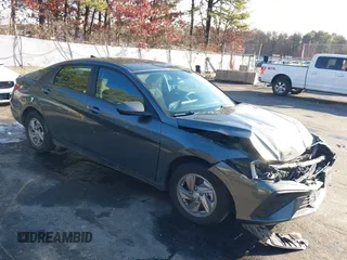 2024 Hyundai Elantra SE z VIN KMHLL4DG6RU689238, wystawiony jako IAAI lot #41100513 z przebiegiem 21 566 mil mil oraz . Historia ofert i sprzedaży dostępna na DreamBid. Obrazek 1.