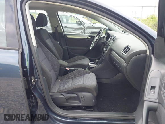 2013 Volkswagen Golf w/Conv & Sunroof z VIN WVWDB7AJ2DW042894, wystawiony jako IAAI lot #42251852 z przebiegiem 87 747 mil mil oraz . Historia ofert i sprzedaży dostępna na DreamBid. Obrazek 5.