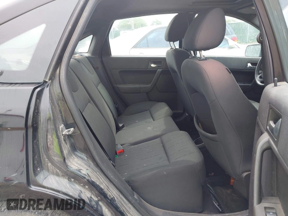 2008 Ford Focus SE z VIN 1FAHP35N88W201941, wystawiony jako IAAI lot #42209632 z przebiegiem 115 901 mil mil oraz . Historia ofert i sprzedaży dostępna na DreamBid. Obrazek 8.
