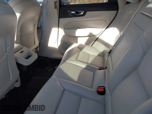 2019 Volvo XC60 Momentum z VIN LYV102RK4KB237679, wystawiony jako IAAI lot #41329763 z przebiegiem 47 535 mil mil oraz . Historia ofert i sprzedaży dostępna na DreamBid. Obrazek 8.