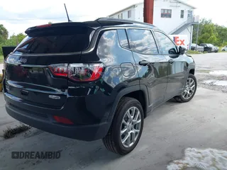 2024 Jeep Compass Latitude Lux с VIN 3C4NJDFN5RT104769, выставлен на аукционе IAAI как лот 42585680 с пробегом 7 162 миль миль и . История ставок и продаж доступна на DreamBid. Изображение 4.