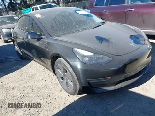2023 Tesla Model 3 z VIN 5YJ3E1EA8PF711964, wystawiony jako IAAI lot #41547097 z przebiegiem 18 370 mil mil oraz . Historia ofert i sprzedaży dostępna na DreamBid. Obrazek 1.