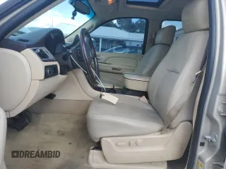 2007 Cadillac Escalade z VIN 1GYFK63827R260277, wystawiony jako Copart lot #54665815 z przebiegiem 206 441 mil mil oraz Tytuł czysty. Historia ofert i sprzedaży dostępna na DreamBid. Obrazek 7.