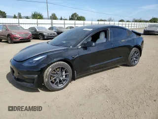 2022 Tesla Model 3 Long Range z VIN 5YJ3E1EB4NF122030, wystawiony jako Copart lot #53525045 z przebiegiem 62 454 mil mil oraz Szkoda całkowita • Salvage title. Historia ofert i sprzedaży dostępna na DreamBid. Obrazek 1.