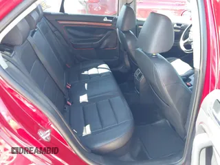 2010 Volkswagen Jetta Limited Edition z VIN 3VWRX7AJ0AM113039, wystawiony jako IAAI lot #42516546 z przebiegiem 220 785 mil mil oraz . Historia ofert i sprzedaży dostępna na DreamBid. Obrazek 8.