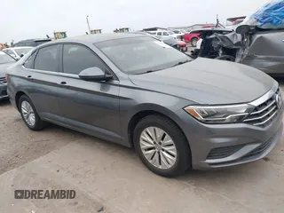 2020 Volkswagen Jetta S z VIN 3VWCB7BU7LM030563, wystawiony jako IAAI lot #42136203 z przebiegiem 52 649 mil mil oraz . Historia ofert i sprzedaży dostępna na DreamBid. Obrazek 1.