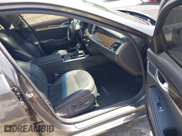 2017 Genesis G80 3.8L с VIN KMHGN4JE3HU205815, выставлен на аукционе IAAI как лот 42256279 с пробегом 111 158 миль миль и . История ставок и продаж доступна на DreamBid. Изображение 5.