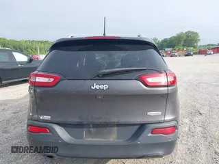2017 Jeep Cherokee Latitude z VIN 1C4PJLCB3HW662626, wystawiony jako IAAI lot #42485105 z przebiegiem Nie podano mil oraz . Historia ofert i sprzedaży dostępna na DreamBid. Obrazek 16.