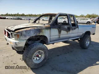 1991 Toyota Pickup DLX z VIN JT4VN13D7M5045456, wystawiony jako Copart lot #77028624 z przebiegiem Nie podano mil oraz Nie do naprawy • Non repairable. Historia ofert i sprzedaży dostępna na DreamBid. Obrazek 1.