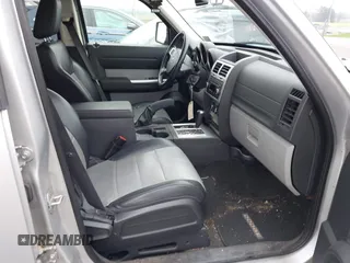 2007 Dodge Nitro SLT with VIN 1D8GU58KX7W527915, listed as a IAAI auction lot 41971181 with 167,493 mi miles. Bid and sale history available at carsss.com. Image 5.