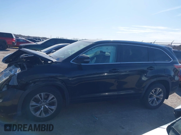 2014 Toyota Highlander XLE z VIN 5TDJKRFH9ES039366, wystawiony jako IAAI lot #41779728 z przebiegiem 156 933 mil mil oraz . Historia ofert i sprzedaży dostępna na DreamBid. Obrazek 13.