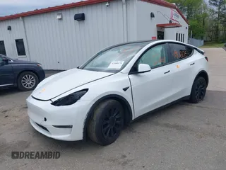 2021 Tesla Model Y Long Range with VIN 5YJYGDEE5MF232790, listed as a IAAI auction lot 41900175 with Not Provided miles. Bid and sale history available at carsss.com. Image 2.