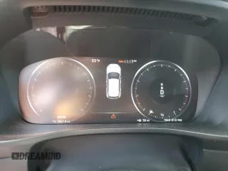 2021 Volvo XC40 R-Design z VIN YV4AC2HM1M2470902, wystawiony jako Copart lot #54275595 z przebiegiem 33 536 mil mil oraz Szkody całkowita. Historia ofert i sprzedaży dostępna na DreamBid. Obrazek 9.