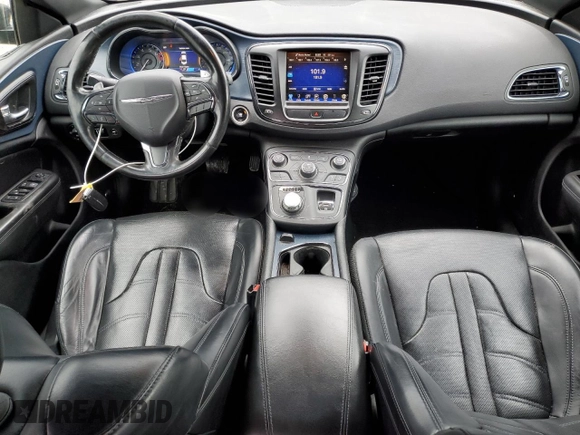 2015 Chrysler 200 S z VIN 1C3CCCBB5FN722116, wystawiony jako Copart lot #57477485 z przebiegiem 139 785 mil mil oraz Szkoda całkowita • Salvage title. Historia ofert i sprzedaży dostępna na DreamBid. Obrazek 8.