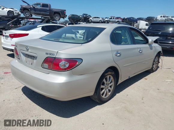 2002 Lexus ES 300 with VIN JTHBF30G820060132, listed as a IAAI auction lot 42021953 with 167,763 mi miles. Bid and sale history available at carsss.com. Image 4.