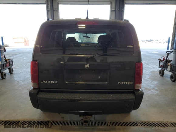 2010 Dodge Nitro SE z VIN 1D4PU2GK9AW141981, wystawiony jako Copart lot #53954265 z przebiegiem 109 669 mil mil oraz Szkoda całkowita • Salvage title. Historia ofert i sprzedaży dostępna na DreamBid. Obrazek 6.