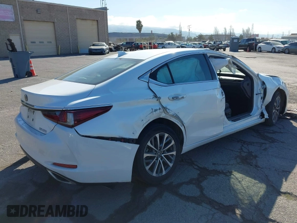 2022 Lexus ES with VIN 58ACZ1B16NU122915, listed as a IAAI auction lot 41891989 with 67,335 mi miles. Bid and sale history available at carsss.com. Image 4.