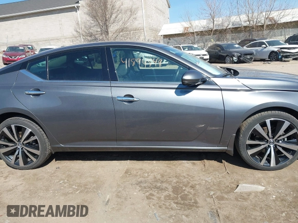 2019 Nissan Altima 2.5 Platinum with VIN 1N4BL4FW9KC139697, listed as a IAAI auction lot 41894849 with 135,105 mi miles. Bid and sale history available at carsss.com. Image 14.