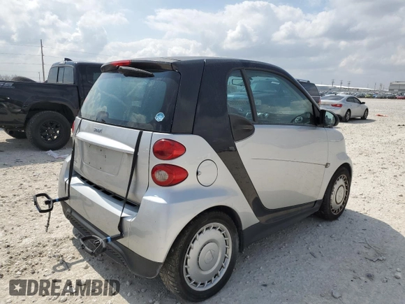 2015 Smart fortwo Passion z VIN WMEEJ3BA1FK793625, wystawiony jako Copart lot #47408555 z przebiegiem 66 795 mil mil oraz Szkody całkowita. Historia ofert i sprzedaży dostępna na DreamBid. Obrazek 3.