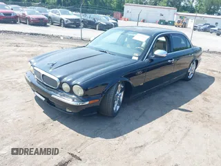 2007 Jaguar XJ Vanden Plas z VIN SAJWA82B87SH13560, wystawiony jako IAAI lot #42502145 z przebiegiem 211 075 mil mil oraz . Historia ofert i sprzedaży dostępna na DreamBid. Obrazek 2.